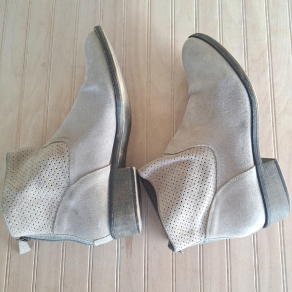 NINE West Bond Suede Leather Ankle Boots Taupe Perforated Causal Booties - Picture 5 of 12